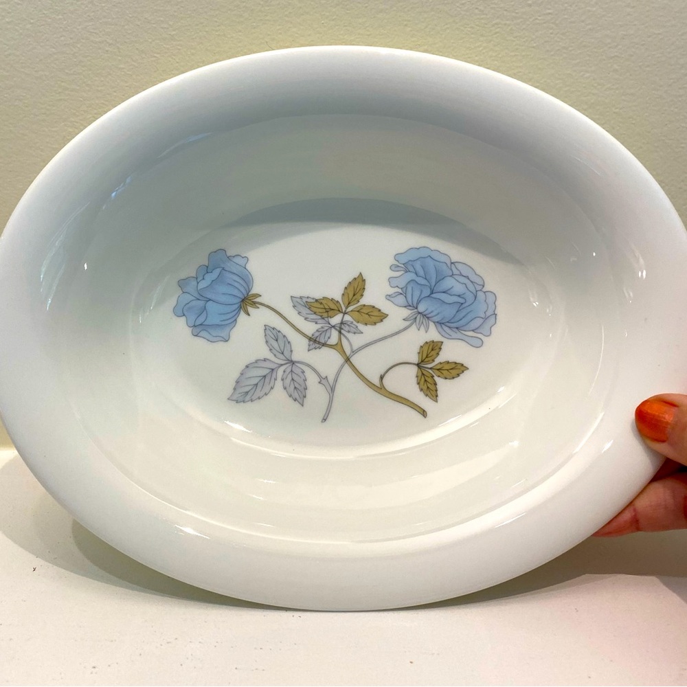 Wedge wood Ice Rose Bone China vegetable Dish or Serving Bowl 10”